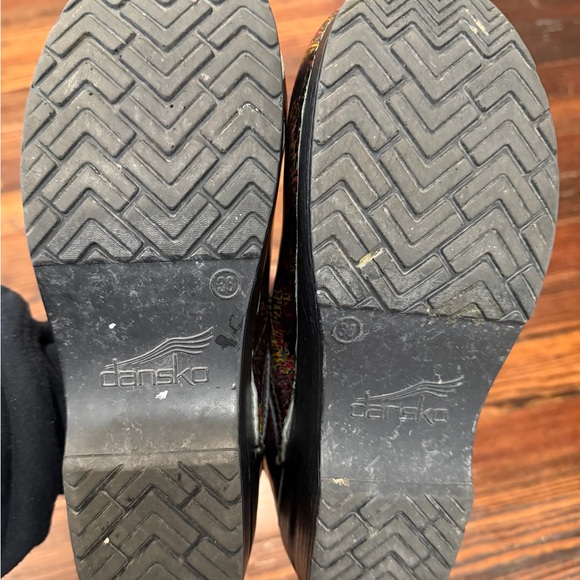 Dansko Rainbow Scribble Patent Leather Clogs Women’s Sz 38 (U.S. 7.5) - Picture 5 of 7